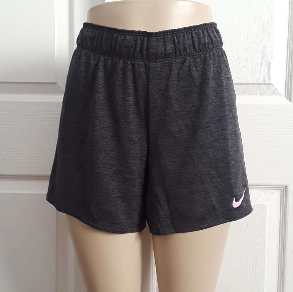 NIKE SHORTS SIZE M